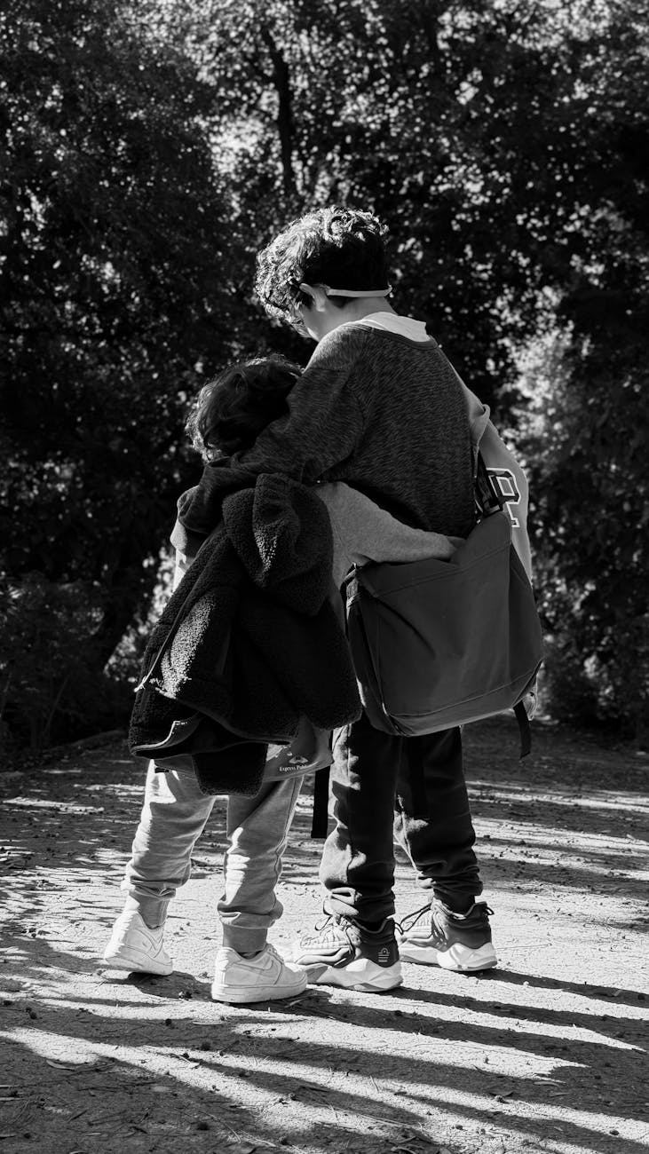 Bimbo autistico e la mamma invitati a fare la fila fuori dall’ufficio postale per non arrecare disturbo (!!!)