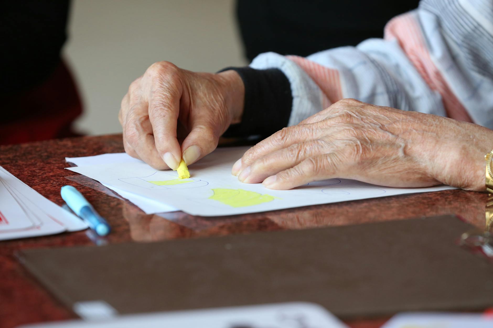 Tra incuria, menefreghismo e degrado: le RSA di Roma raccontate dai familiari dei malati di Alzheimer